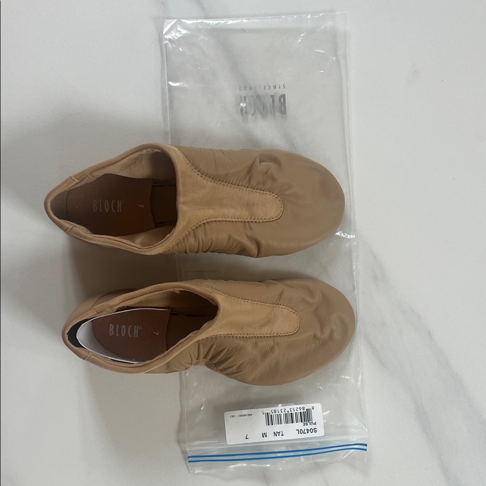 Bloch Ladies Pulse Leather Jazz shoes. Size 7.